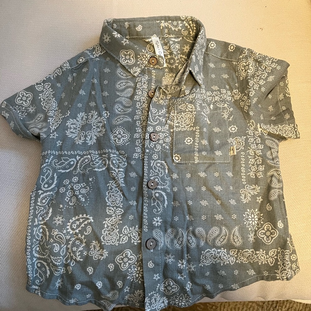 Rylee + Cru Olive Paisley Button-Up Shirt